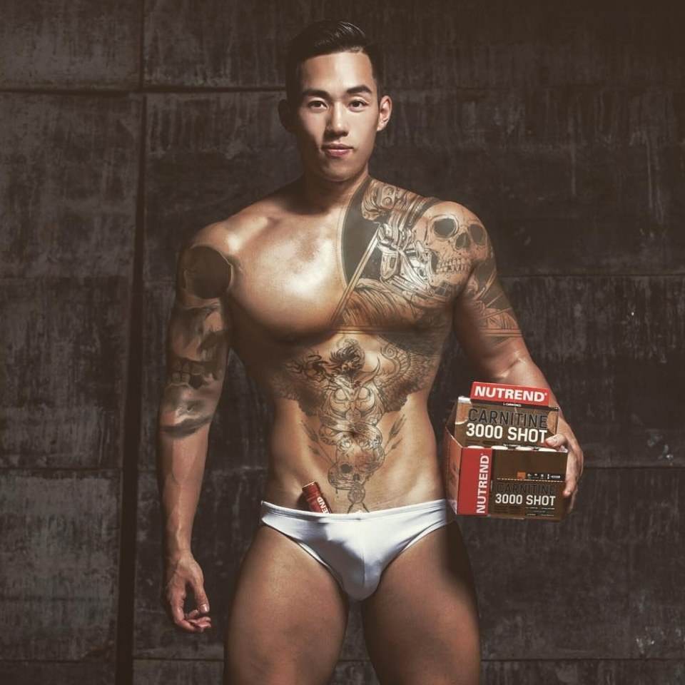 hot male 518 (18+)