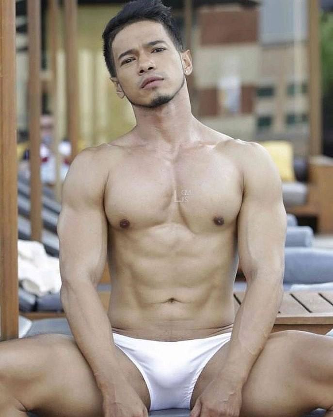 hot male 519 (18+)