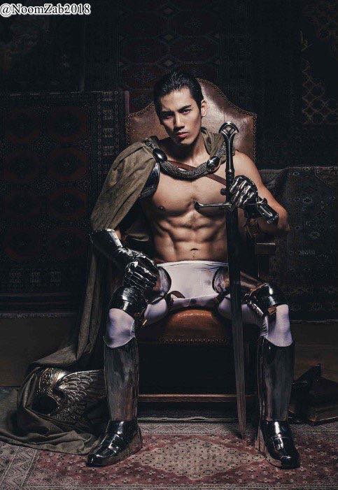หนุ่มหล่อขึ้นปก 37