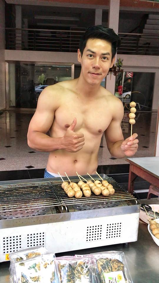 ส่องภาพ พ่อค้าลูกชิ้น สุดแซ่บ