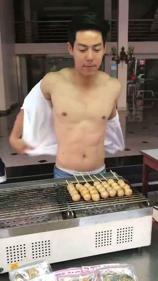 ส่องภาพ พ่อค้าลูกชิ้น สุดแซ่บ