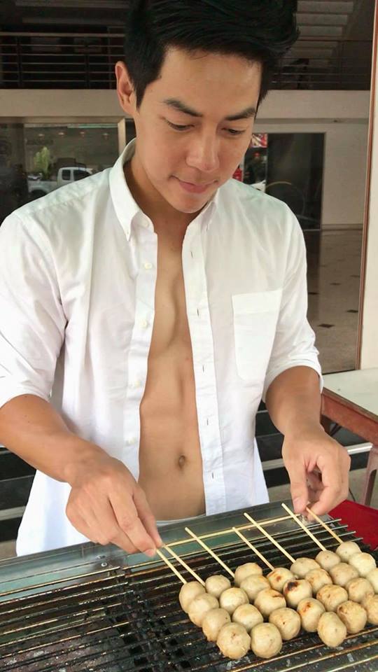 ส่องภาพ พ่อค้าลูกชิ้น สุดแซ่บ