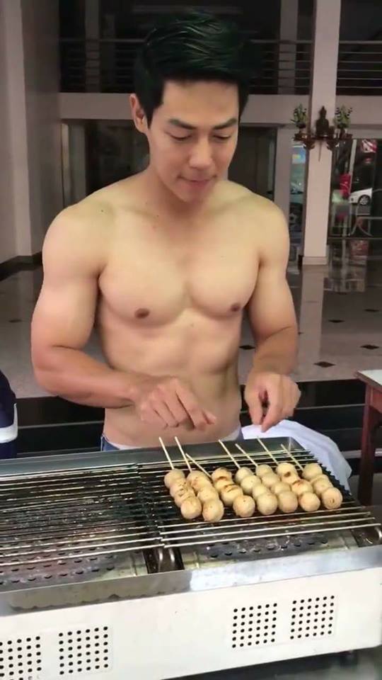 ส่องภาพ พ่อค้าลูกชิ้น สุดแซ่บ