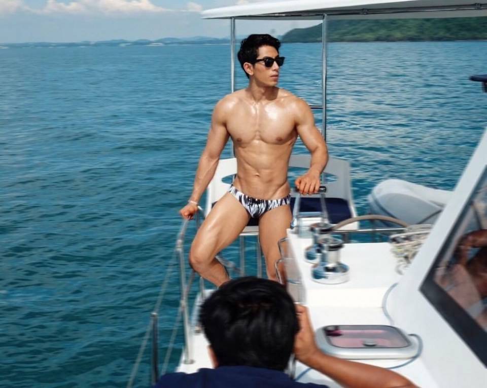 ถอดโชว์เรือนร่าง 2138