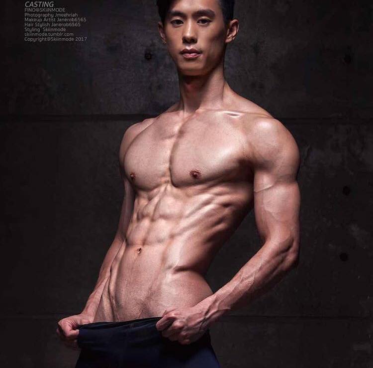 ส่องนายแบบ ๘
