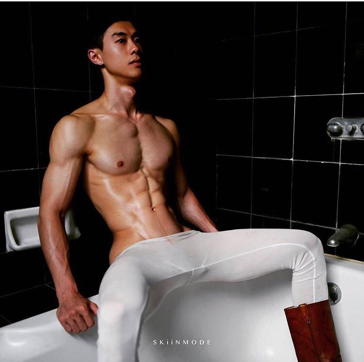 ส่องนายแบบ ๘