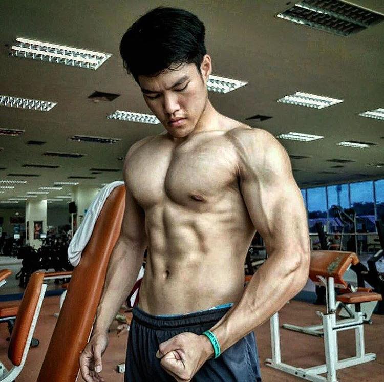 ส่องนายแบบ ๑๐