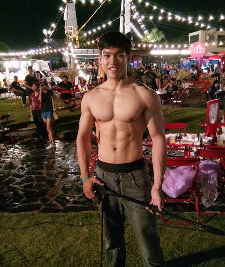 ส่องนายแบบ ๑๐