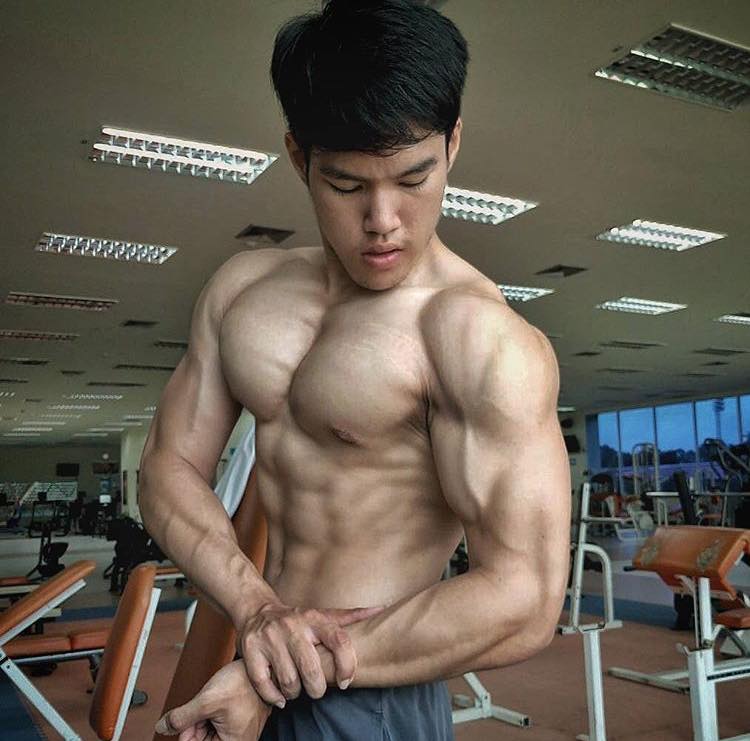 ส่องนายแบบ ๑๐