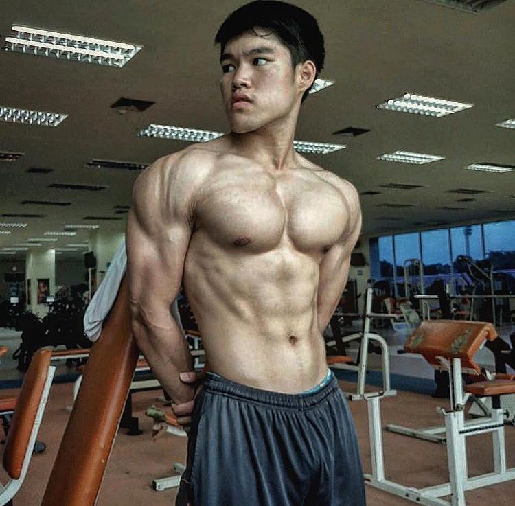 ส่องนายแบบ ๑๐