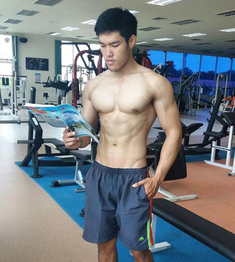 ส่องนายแบบ ๑๐