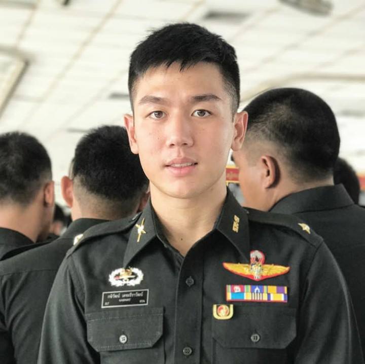 ทหารหล่อ