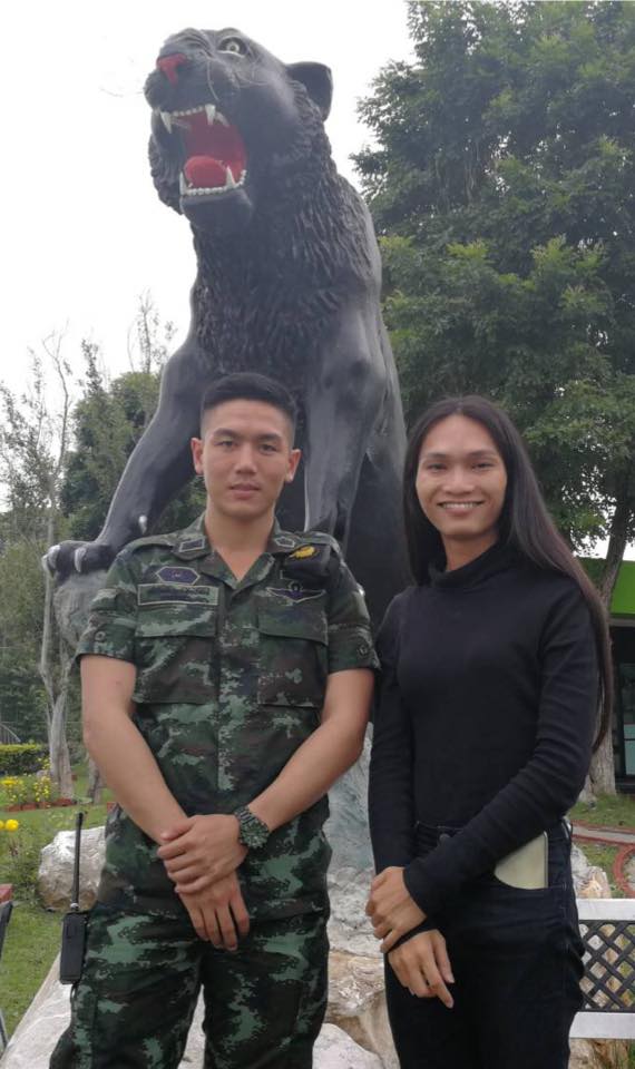 ทหารหล่อ