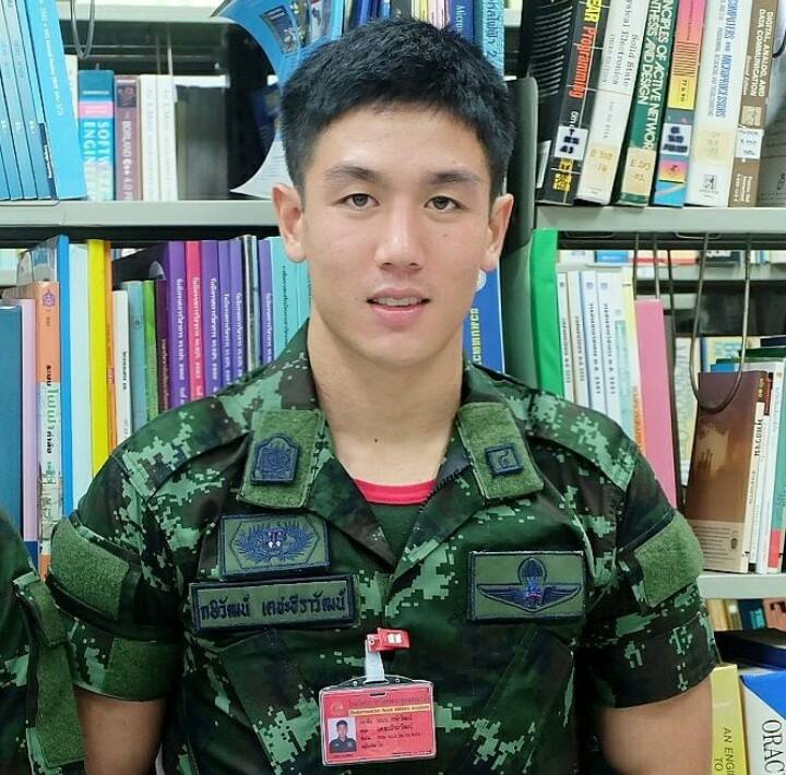 ทหารหล่อ