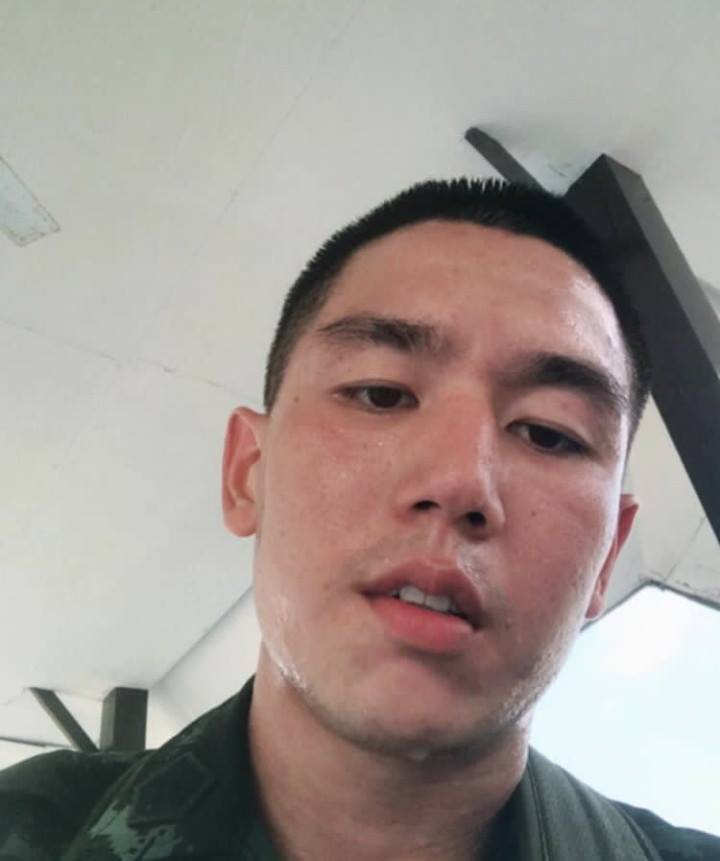 ทหารหล่อ