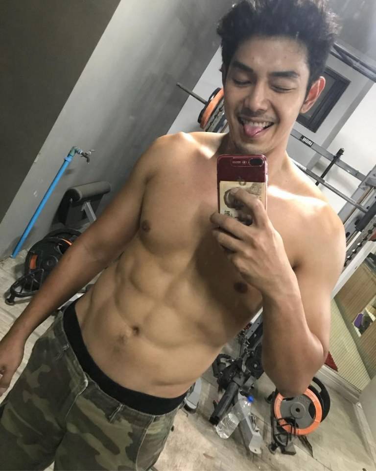 ดูดนมดารา