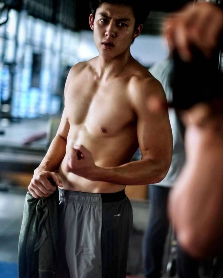ดูดนมดารา