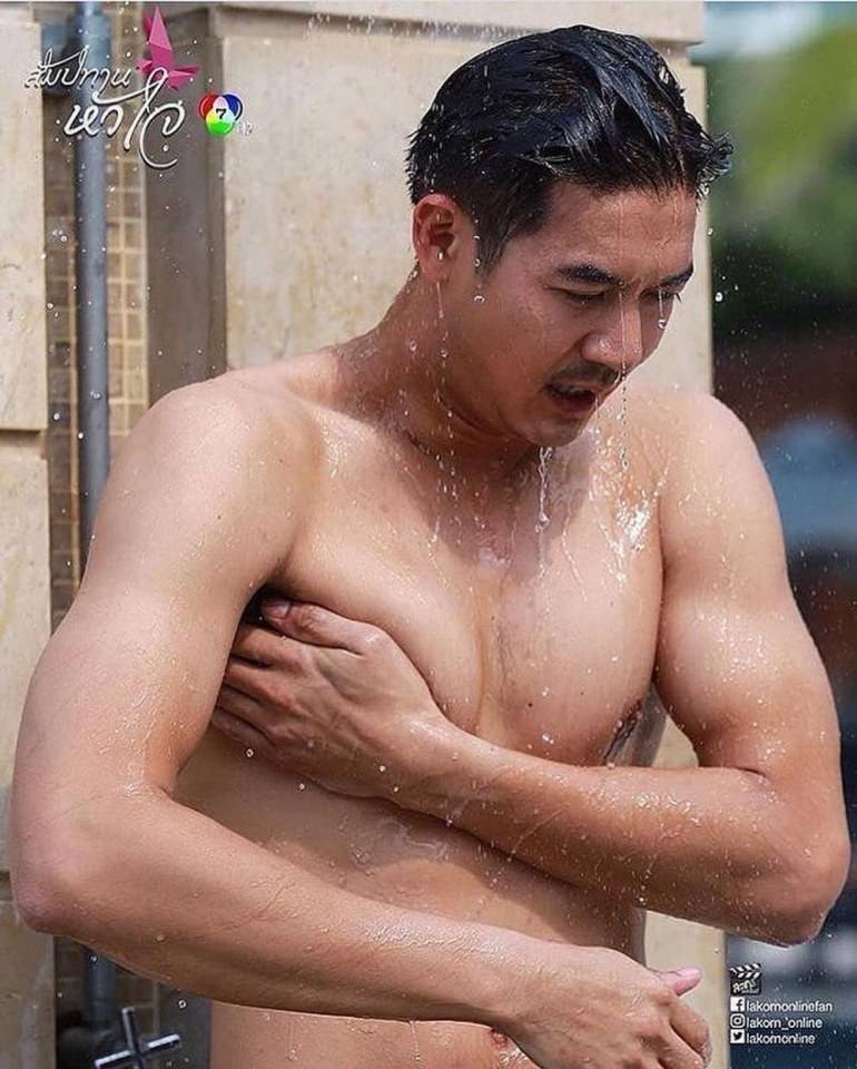 ดูดนมดารา