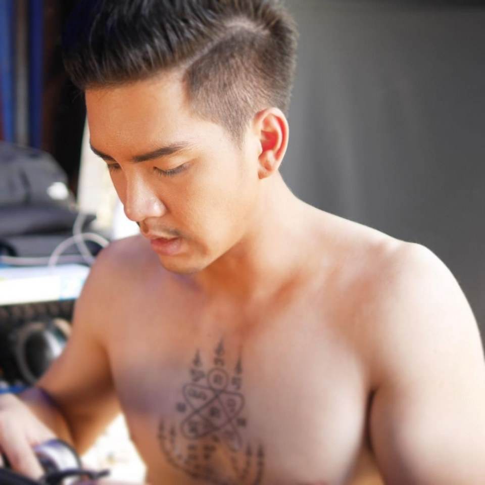ดูดนมดารา