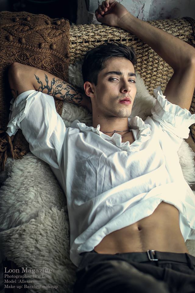 หนุ่มหล่อขึ้นปก 40