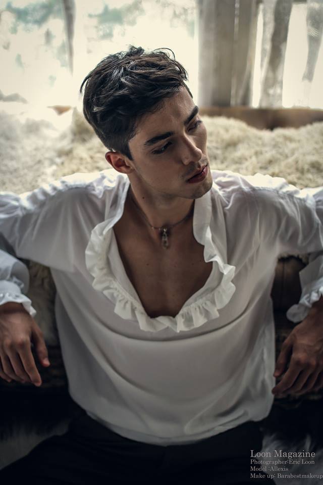 หนุ่มหล่อขึ้นปก 40