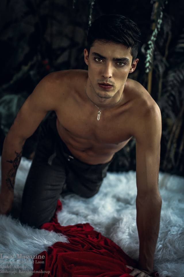 หนุ่มหล่อขึ้นปก 40
