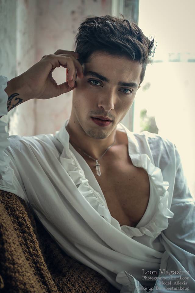 หนุ่มหล่อขึ้นปก 40