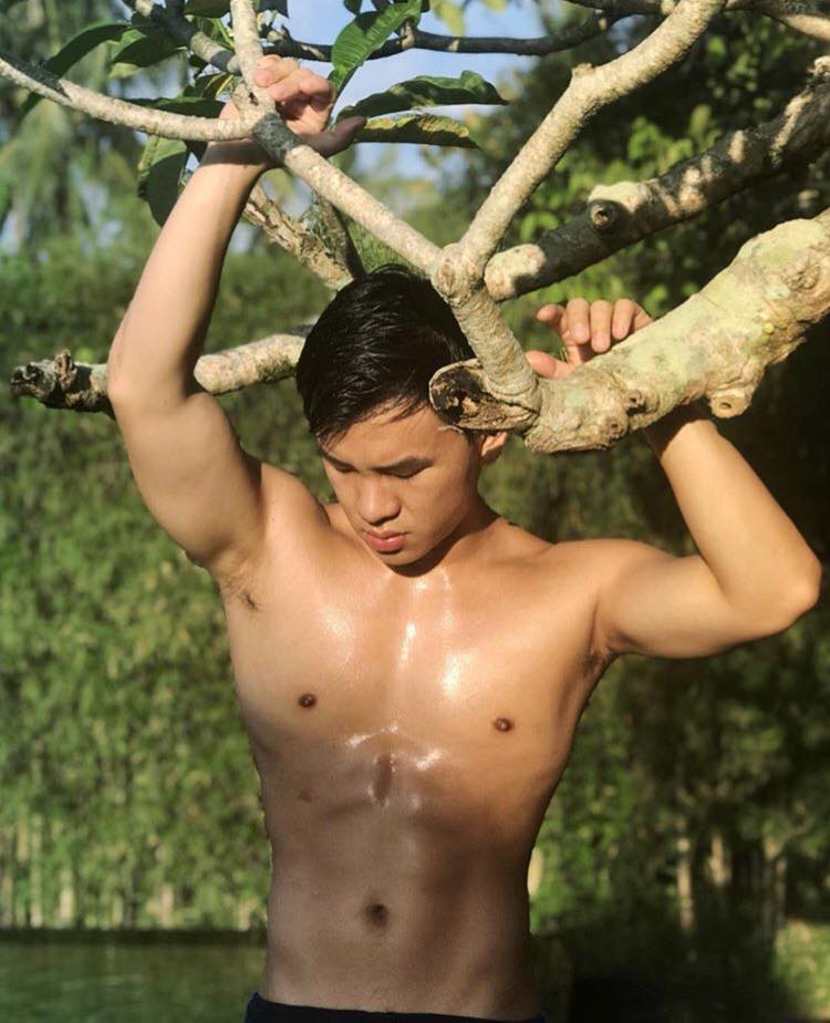 หนุ่มหล่อขึ้นปก 41