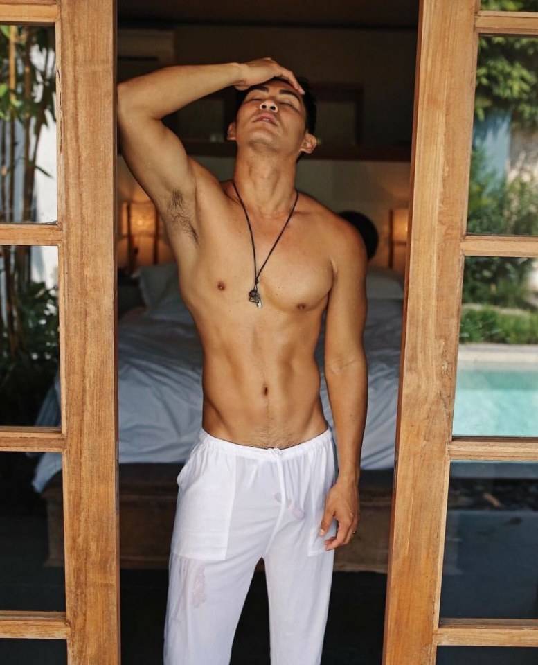 hot male 528 (18+)