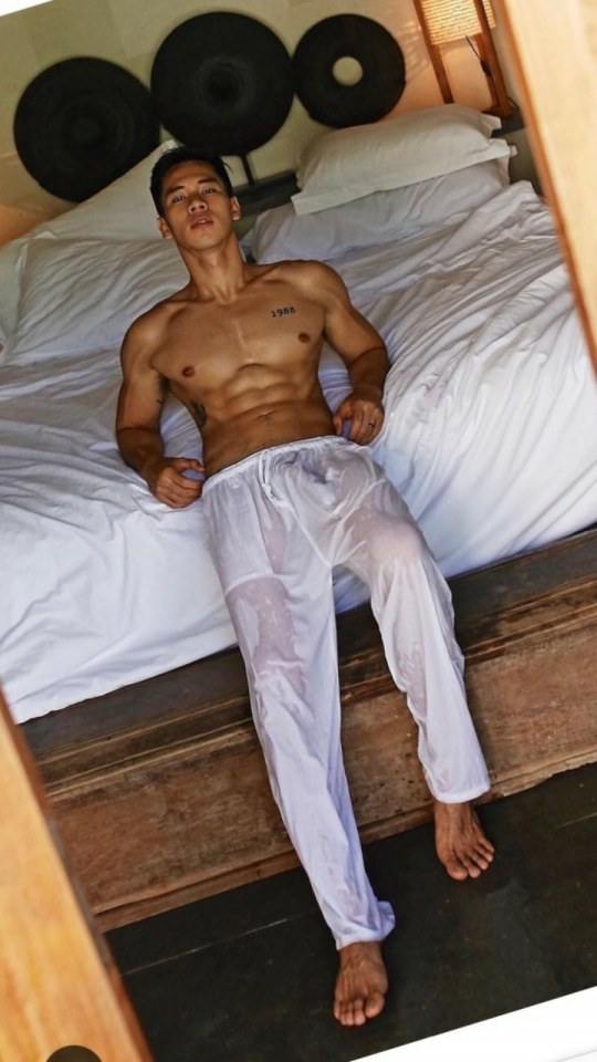 hot male 528 (18+)