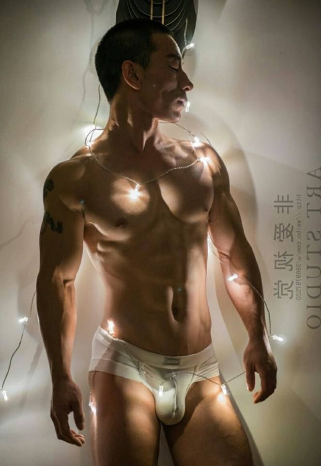 hot male 528 (18+)