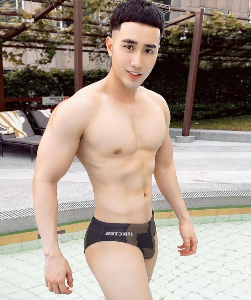 hot male 530 (18+)
