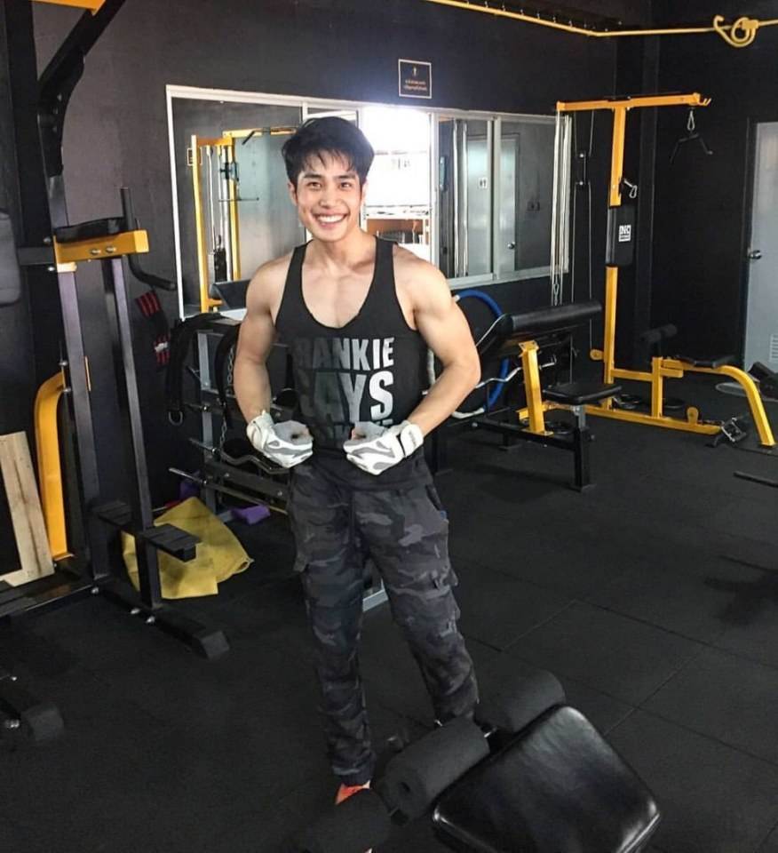 แพ้รอยยิ้มกล้ามพี่ปูอ่าาา