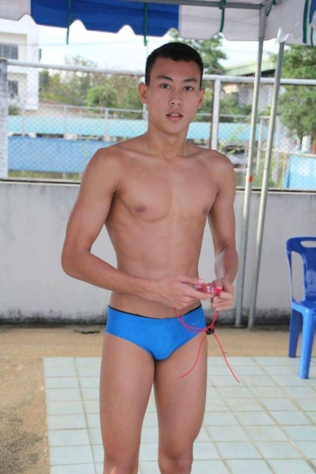 ติดขอบสระ