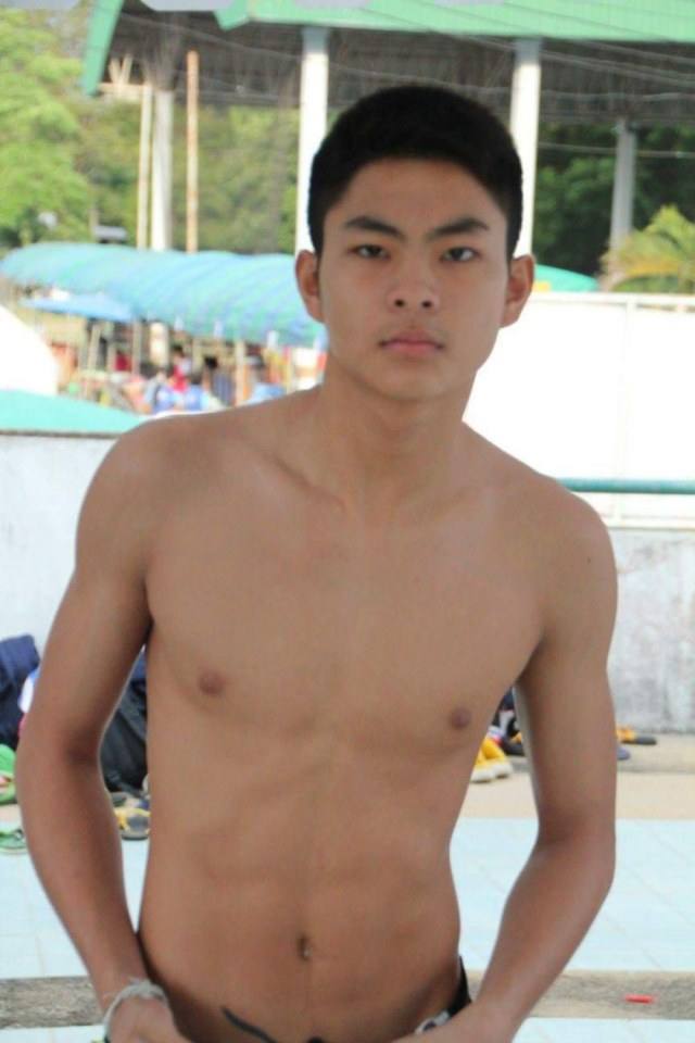ติดขอบสระ