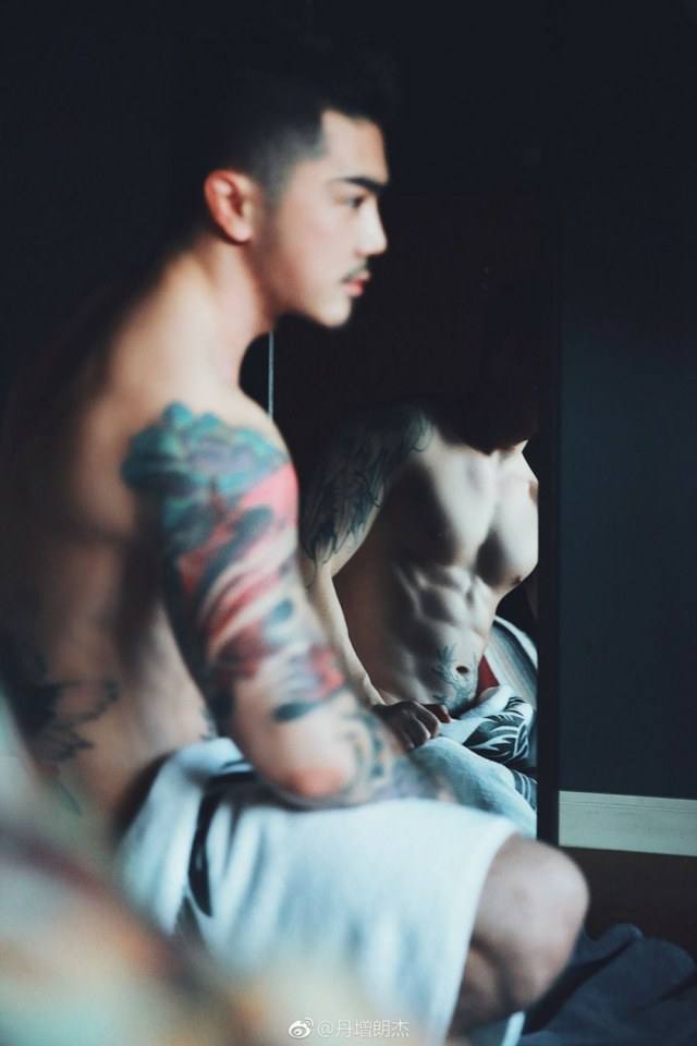 hot male 534 (18+)