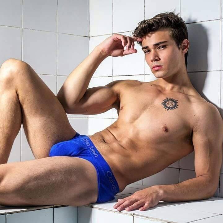 hot male 539 (18+)