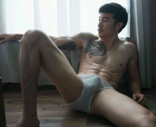 hot male 539 (18+)
