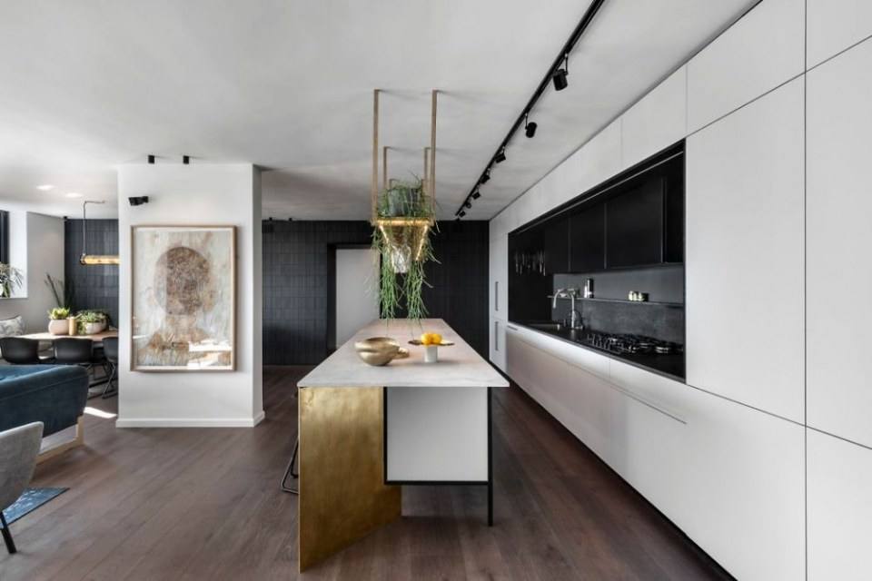 Apartment in Tel Aviv by Aviram Kushmirski