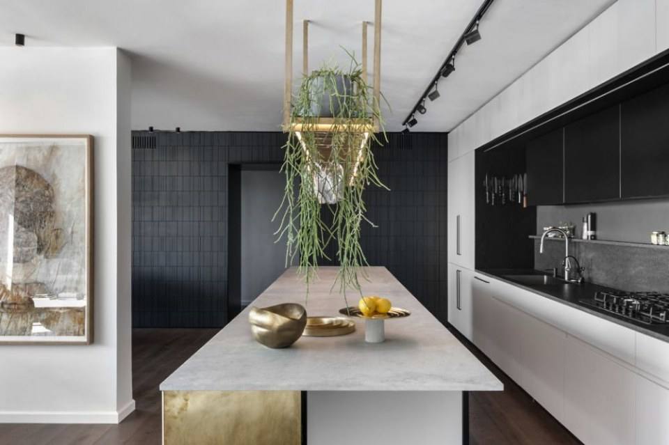 Apartment in Tel Aviv by Aviram Kushmirski