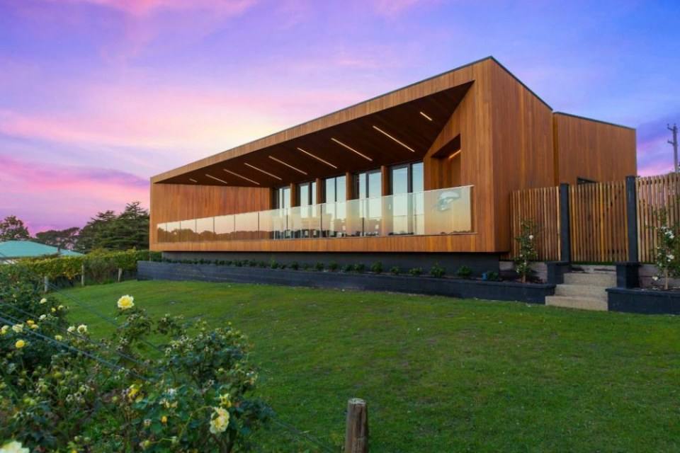 Red Hill Residence by Finnis Architects