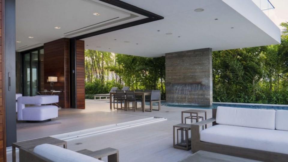 Miami Beach Island Home by Choeff Levy Fischman