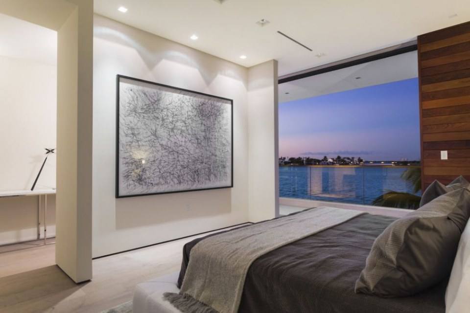Miami Beach Island Home by Choeff Levy Fischman