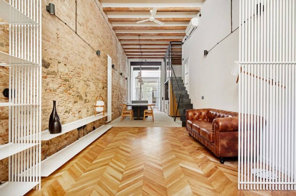 Apartment in Barcelona by Valent&iacute; Albareda