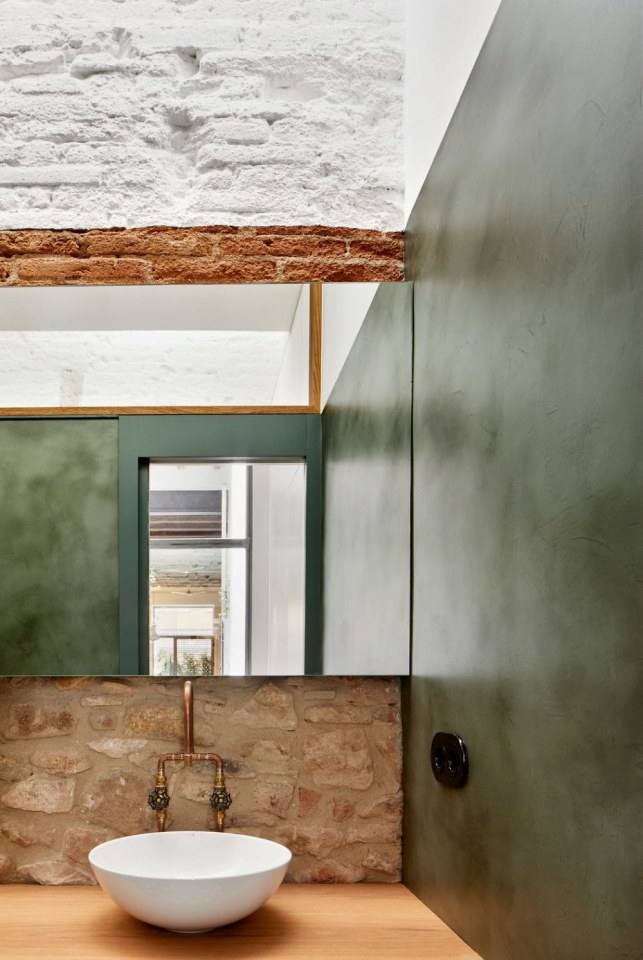 Apartment in Barcelona by Valent&iacute; Albareda