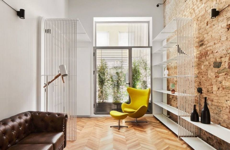 Apartment in Barcelona by Valent&iacute; Albareda