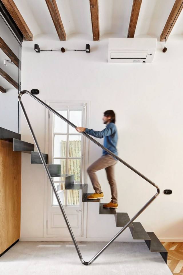 Apartment in Barcelona by Valent&iacute; Albareda