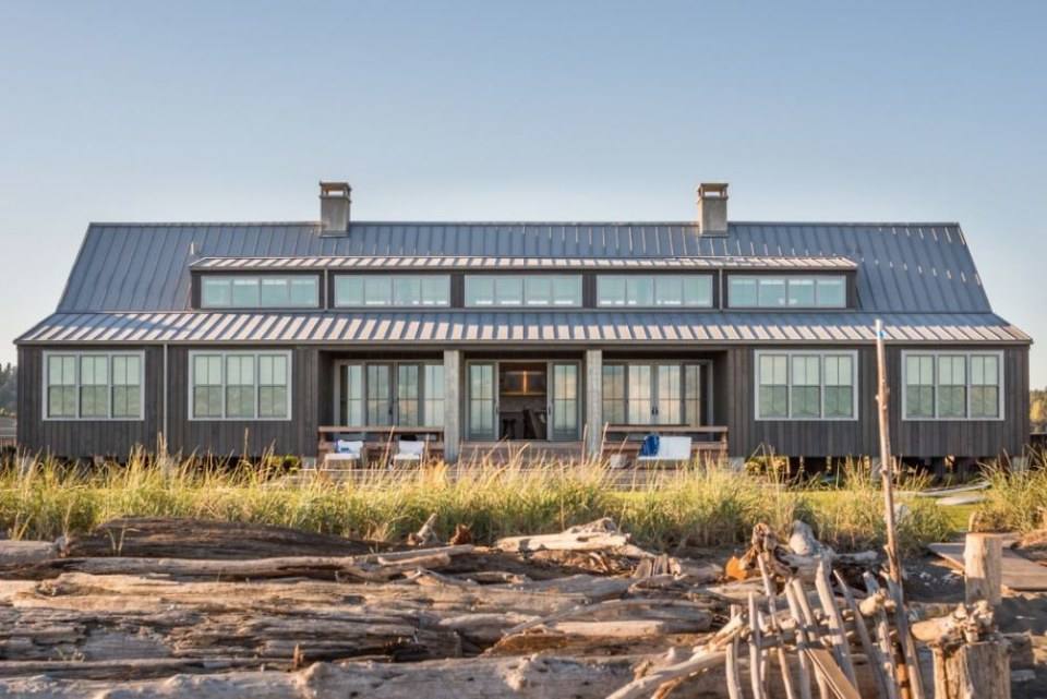 Whidbey Island Home by Hoedemaker Pfeiffer