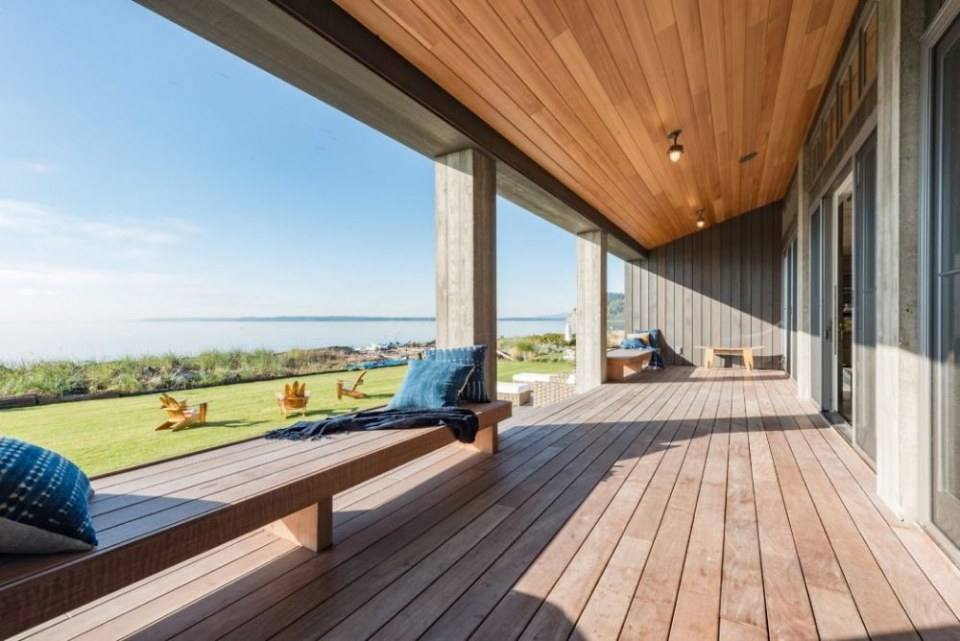 Whidbey Island Home by Hoedemaker Pfeiffer