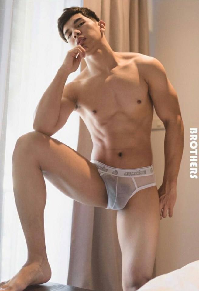 hot male 541 (18+)